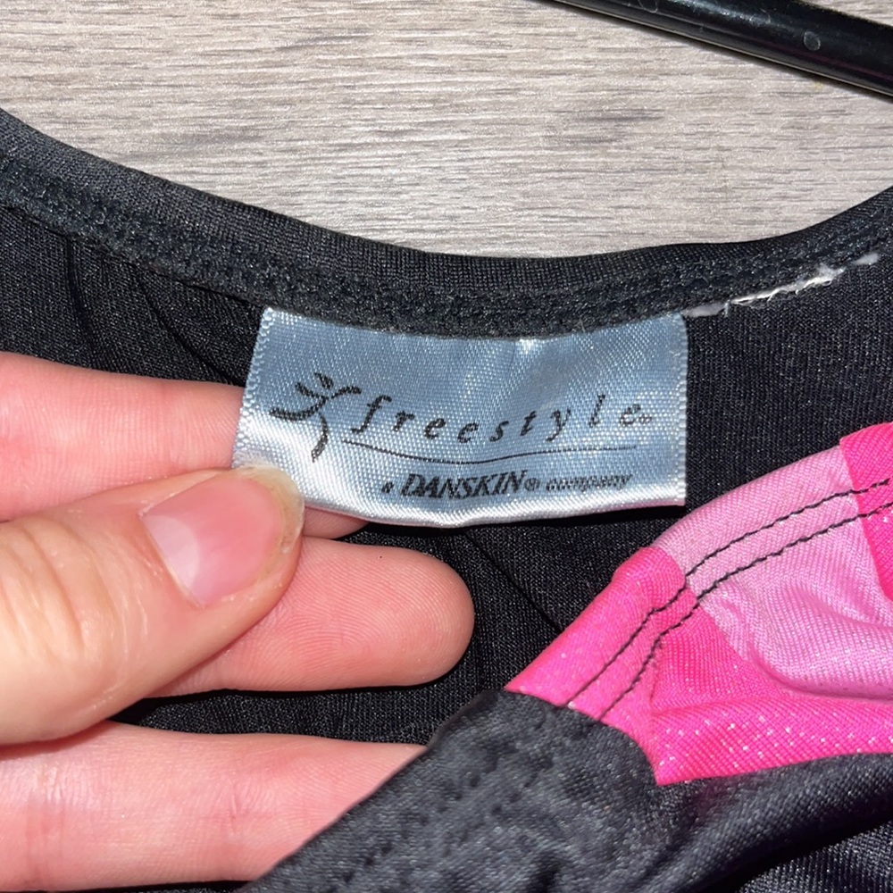 Gymnastics one peace - Picture 2 of 4